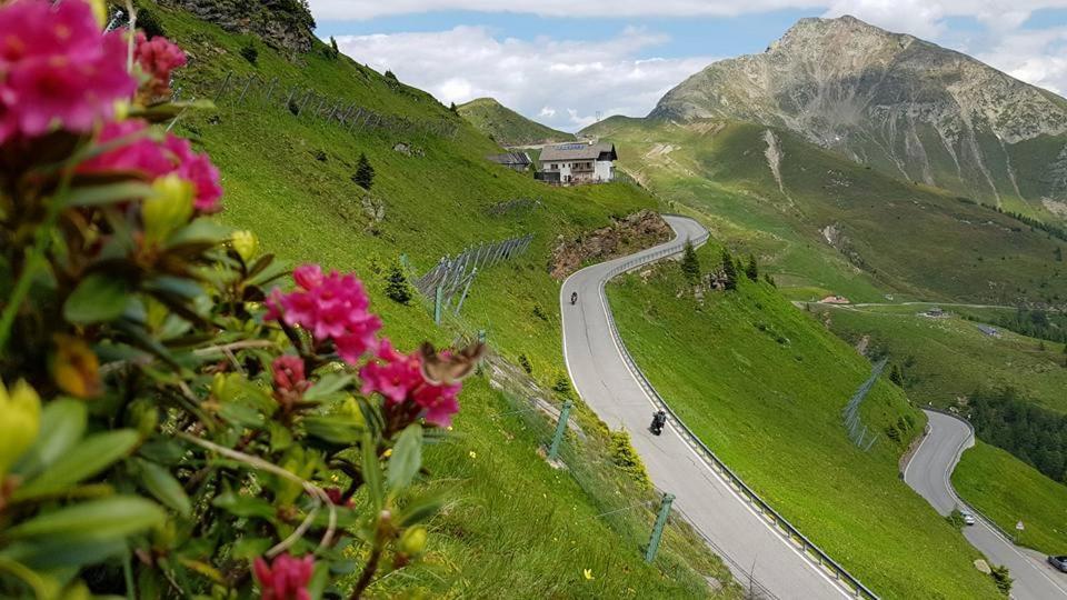 Enzianhuette Berggasthaus San Leonardo in Passiria Esterno foto